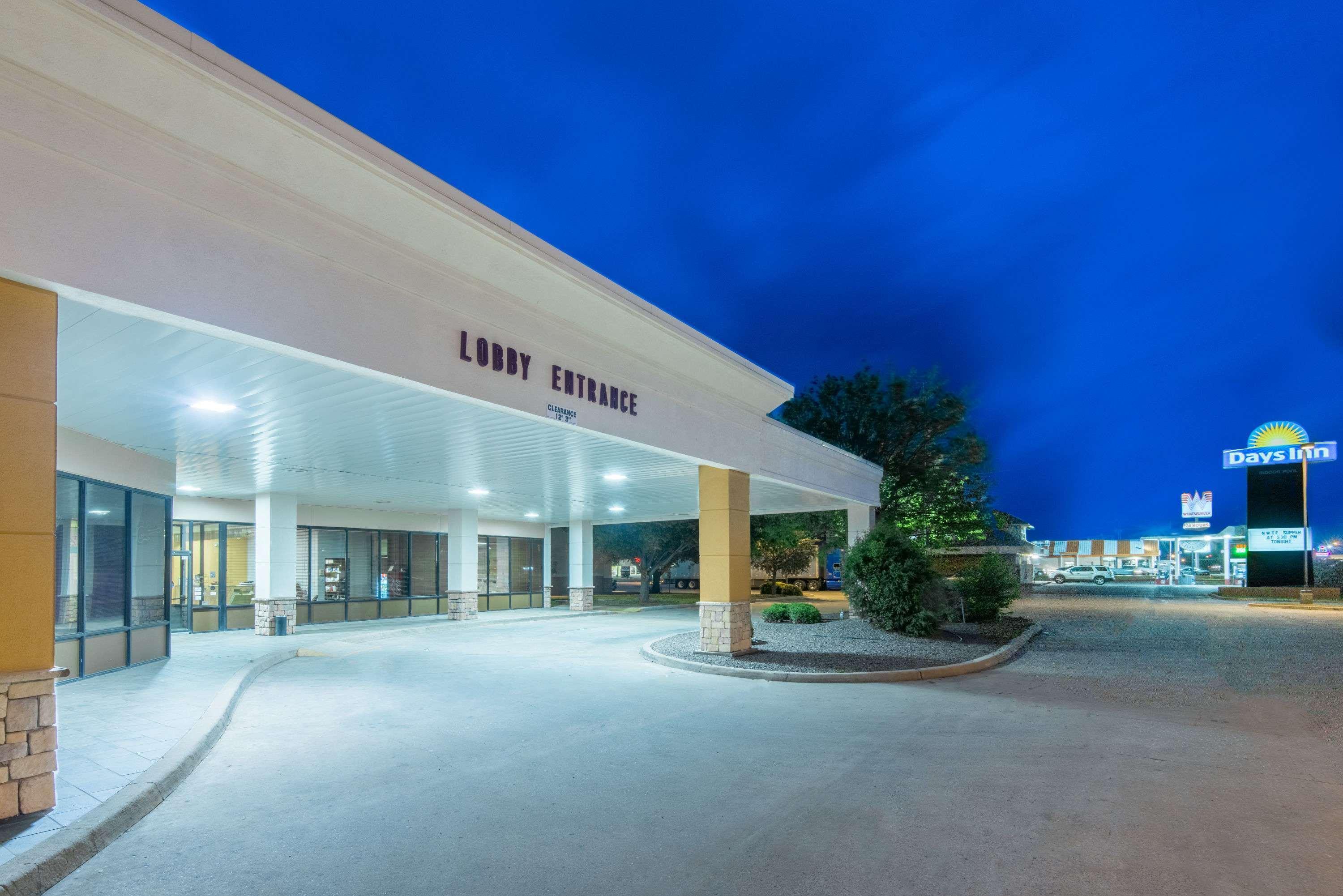 Days Inn By Wyndham Altus Bagian luar foto