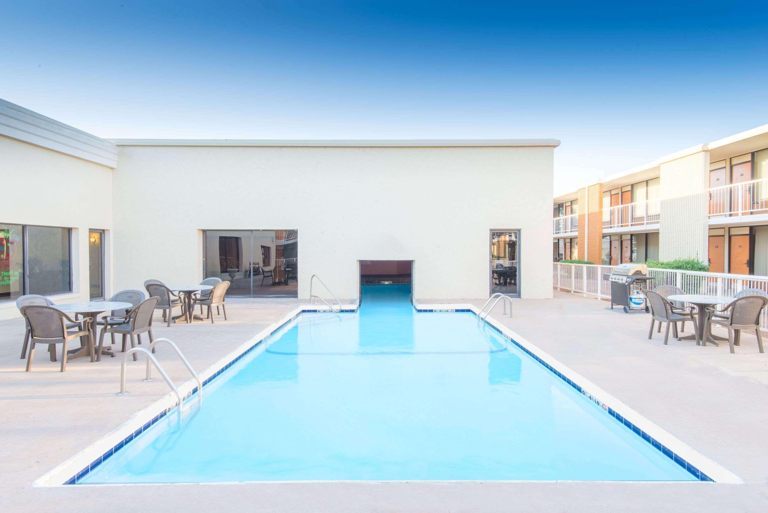 Days Inn By Wyndham Altus Bagian luar foto
