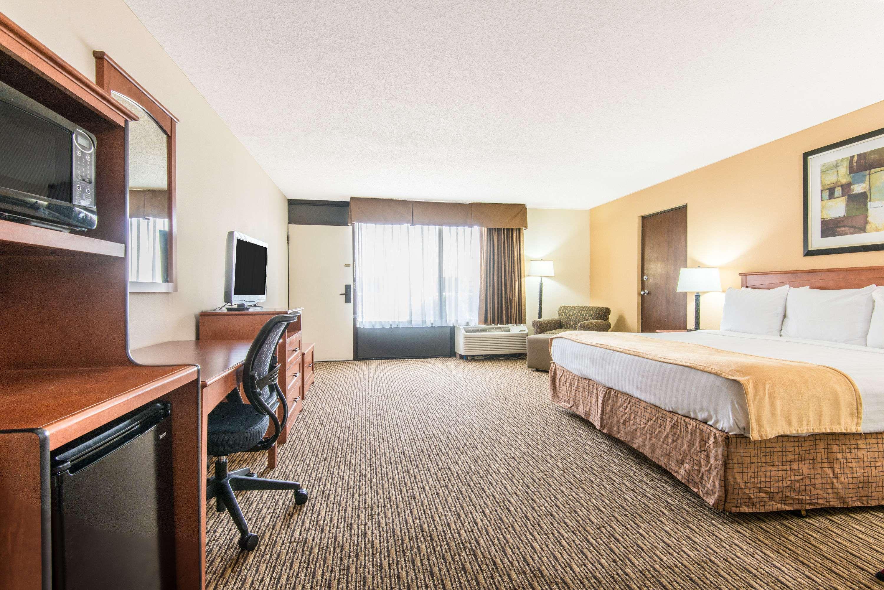Days Inn By Wyndham Altus Bagian luar foto