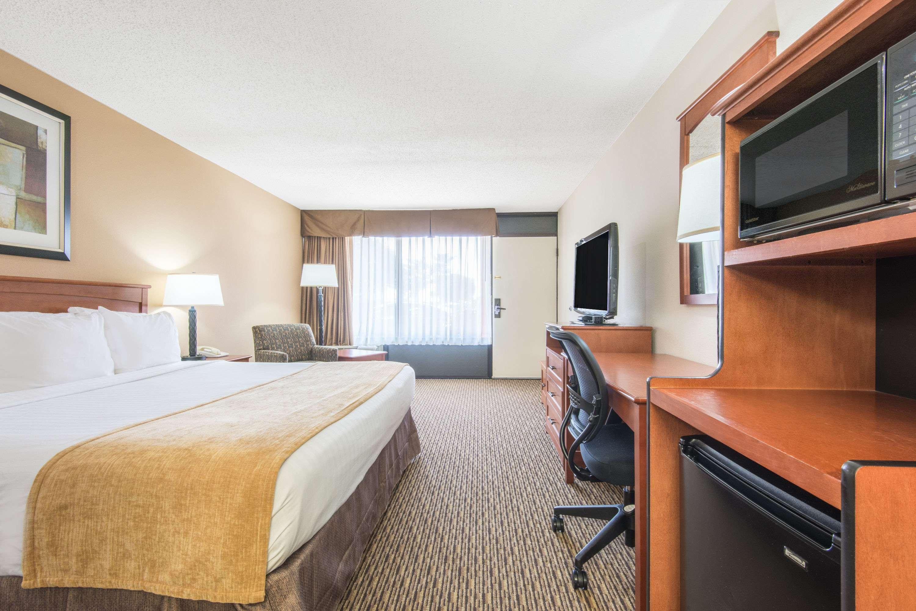 Days Inn By Wyndham Altus Bagian luar foto