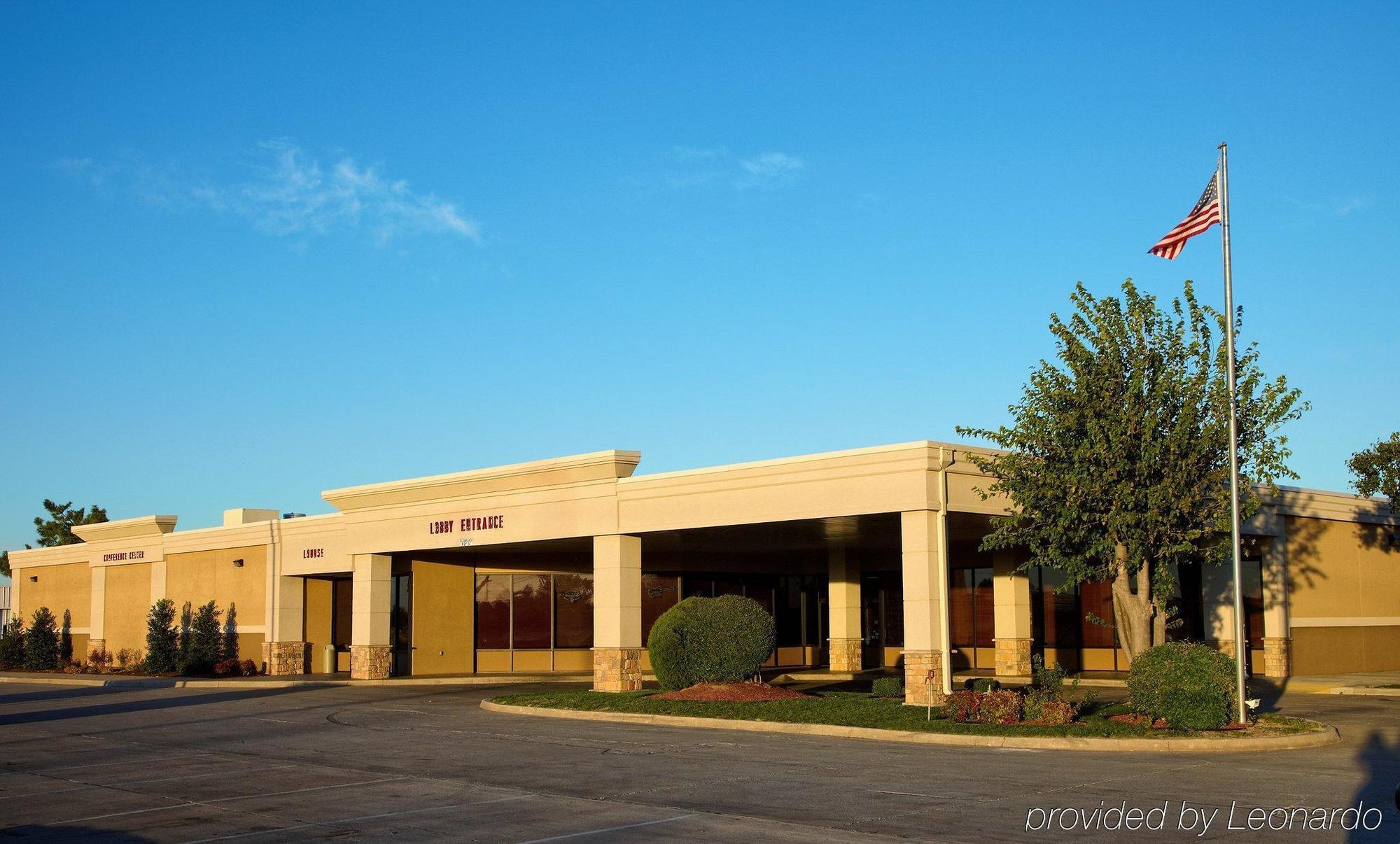 Days Inn By Wyndham Altus Bagian luar foto